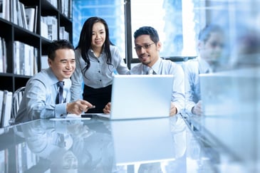 3 people looking at laptop