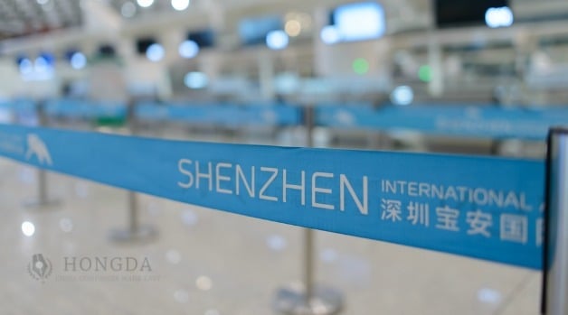 queue barrier with shenzhen written on it